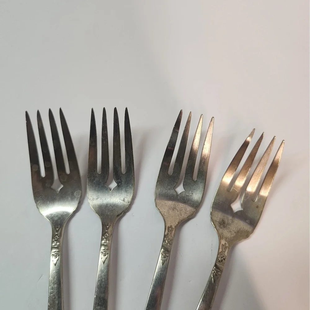 Set x 4 Wm A Rogers Oneida Harmony Salad Dessert Forks 1938 Silverplate VTG